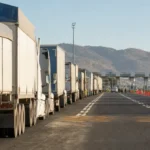 Camiones de carga durante la movilización transportista del 26 de octubre de 2026 en México