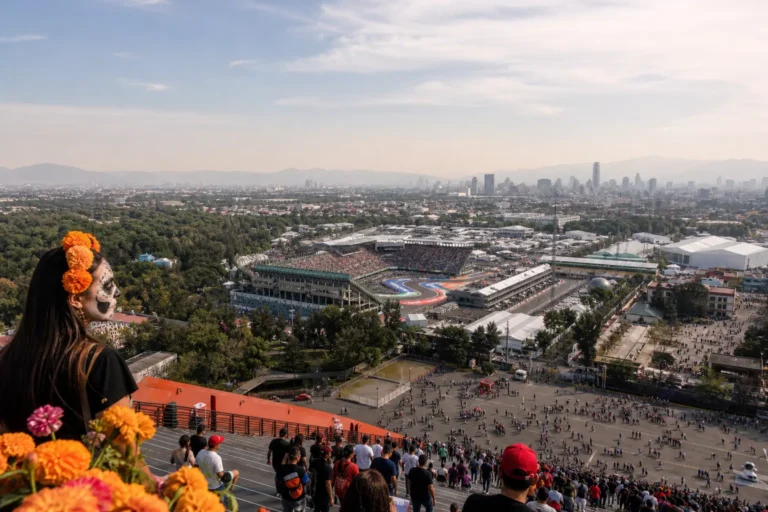 Público en el Autódromo Hermanos Rodríguez durante el Gran Premio de México 2026